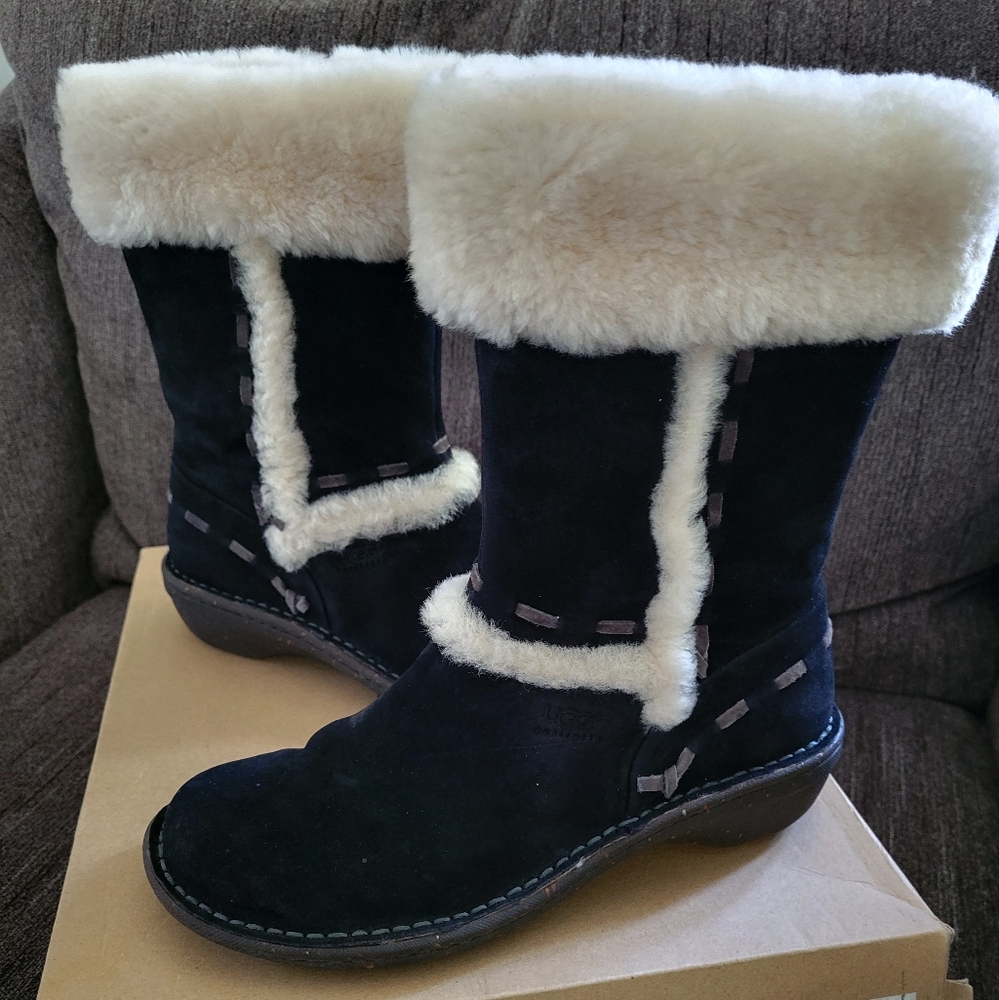 UGG Australia Elijo 5674 Black Suede Woman's Boots Size 8